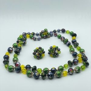 VNTG GLASS BEAD NECKLACE AND CLUSTER EARNINGS 18”